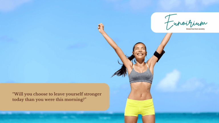 Smiling athletic woman raising her arms in victory on a tropical beach, symbolizing joy, strength, and progress. Text overlay: “Wil je jezelf vandaag sterker achterlaten dan je jezelf aantrof?” — Espresso Your Soul quote about personal growth.